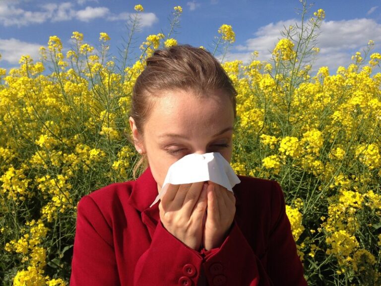 Suplementy diety na alergię: czy wspomogą walkę z alergiami?
